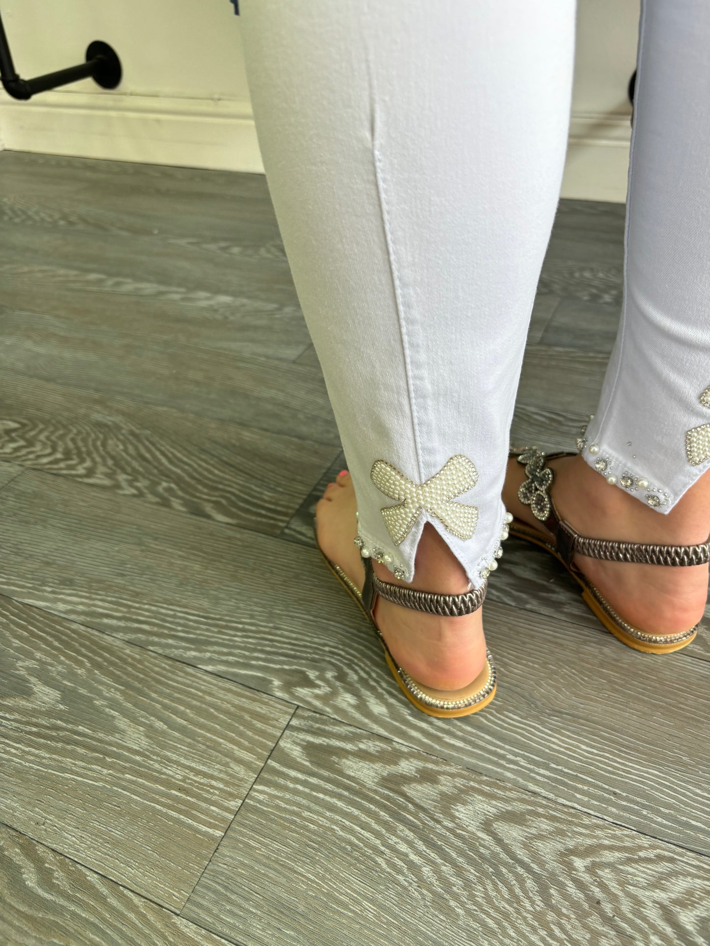 White denim jeans with sparkle bow