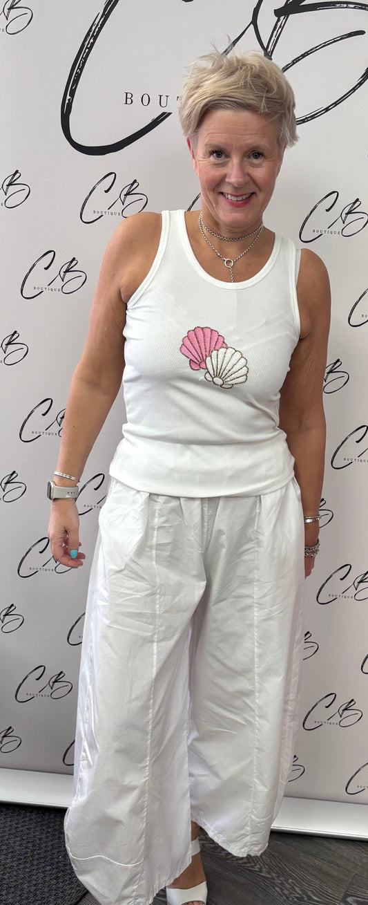 Barrel white trousers