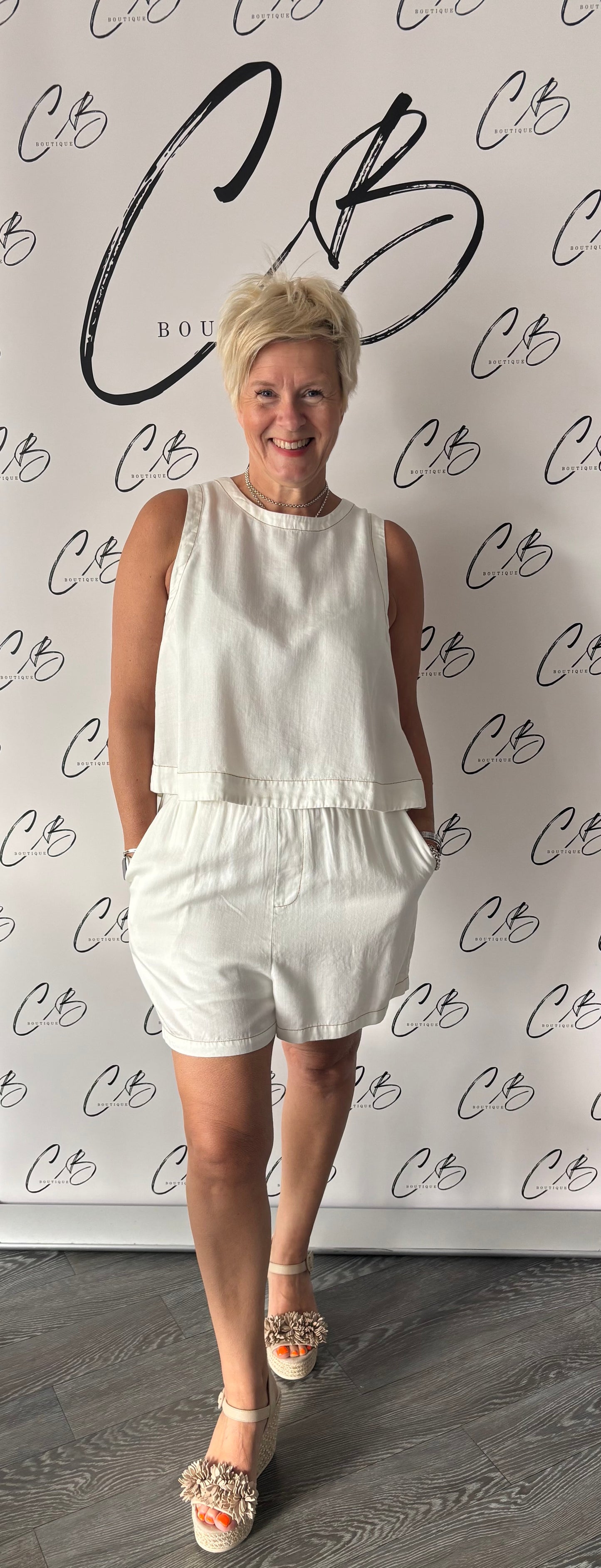 Copacabana Shorts (White)