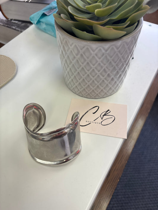 Silver curved cuff Bracelet