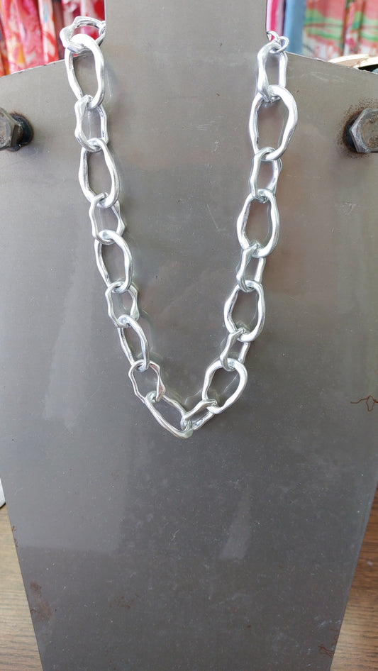 Mis-Shape Chain Link Necklace