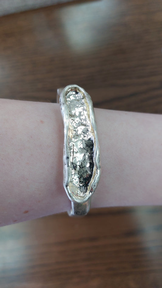 Expanding Gold Bracelet With Bar
