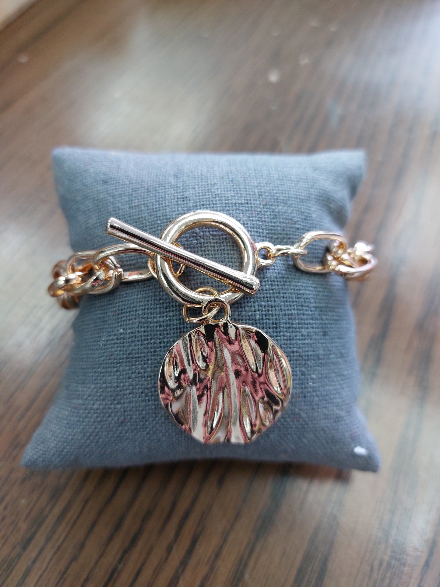 Toggle Bracelet (Gold)